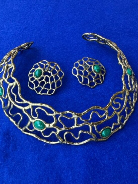 Unbranded Jewelry - Gold Tone Open Wire Work Choker Necklace, Green Stones & Post Earrings